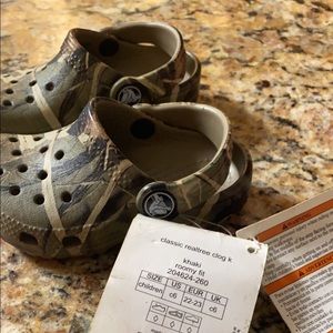 NWT camo crocs 6c